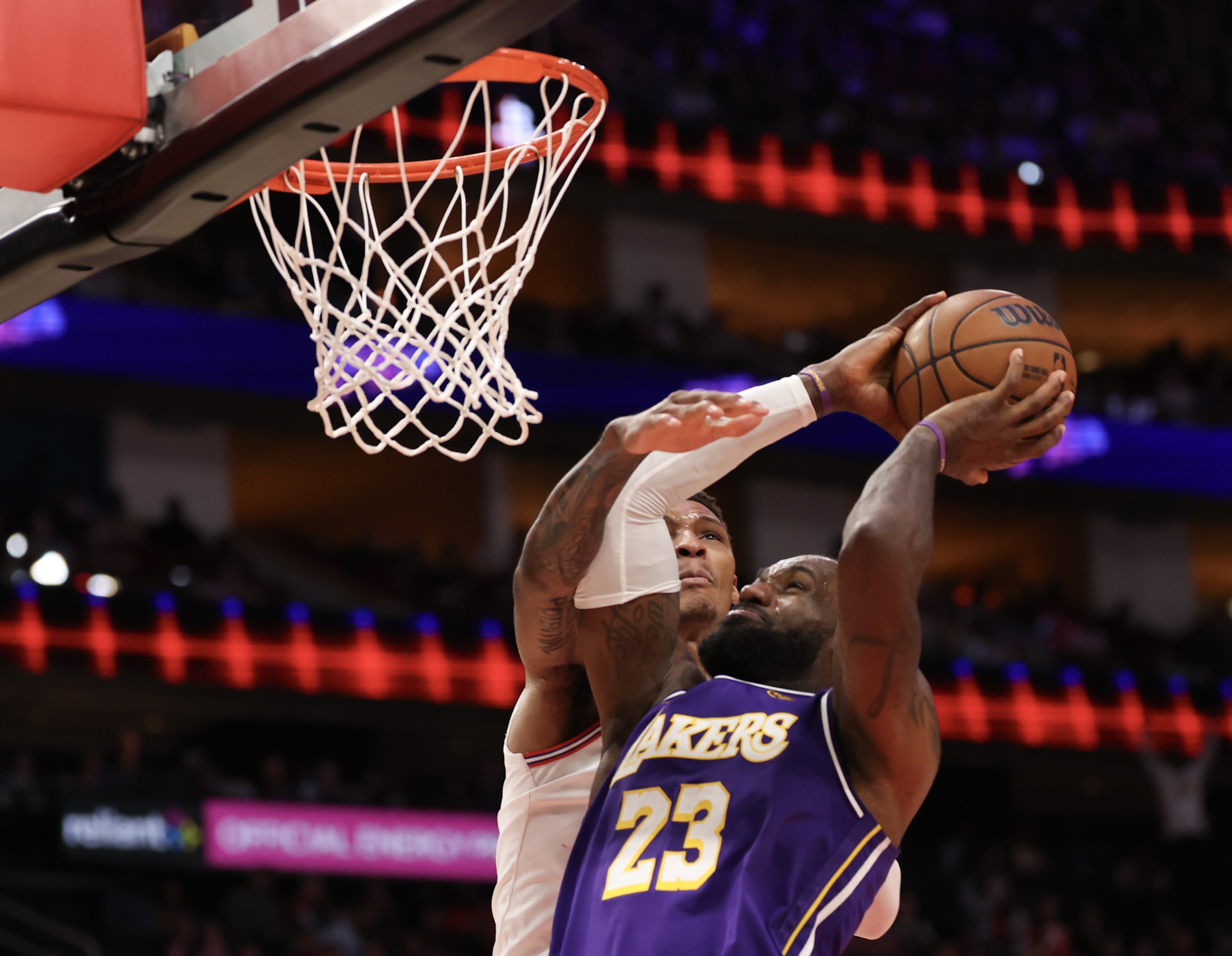 火箭战湖人系列赛前瞻 篮板与换防成破局关键