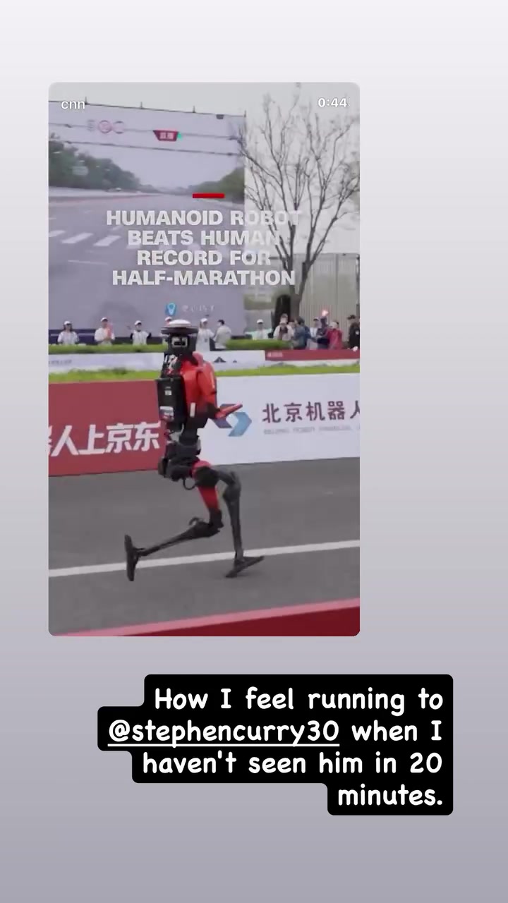 库嫂社媒展示机器人半马夺冠视频 荣耀闪电50分26秒折桂