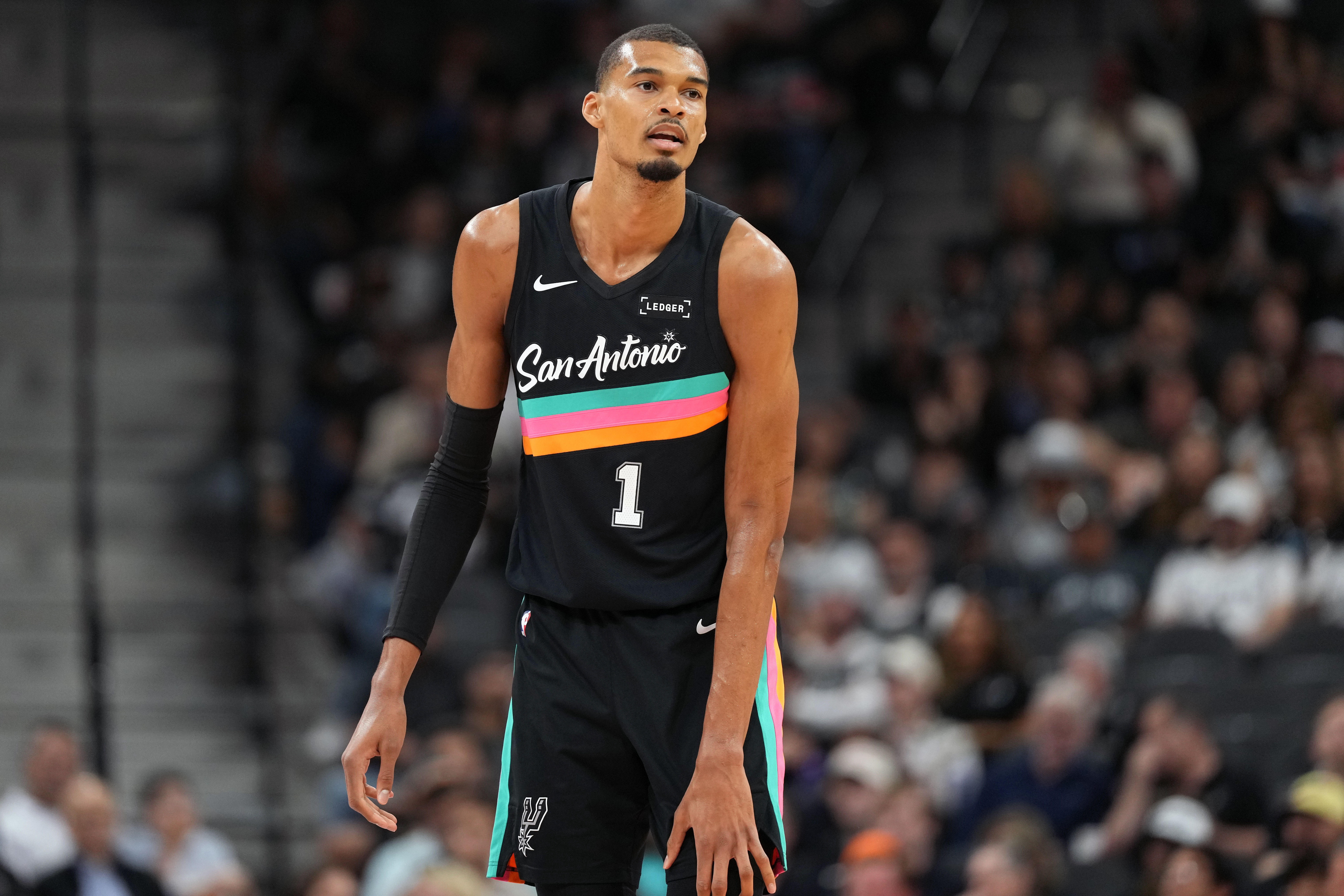 文班亚马G1三分6中5轰35分 开拓者媒体人直言防无可防