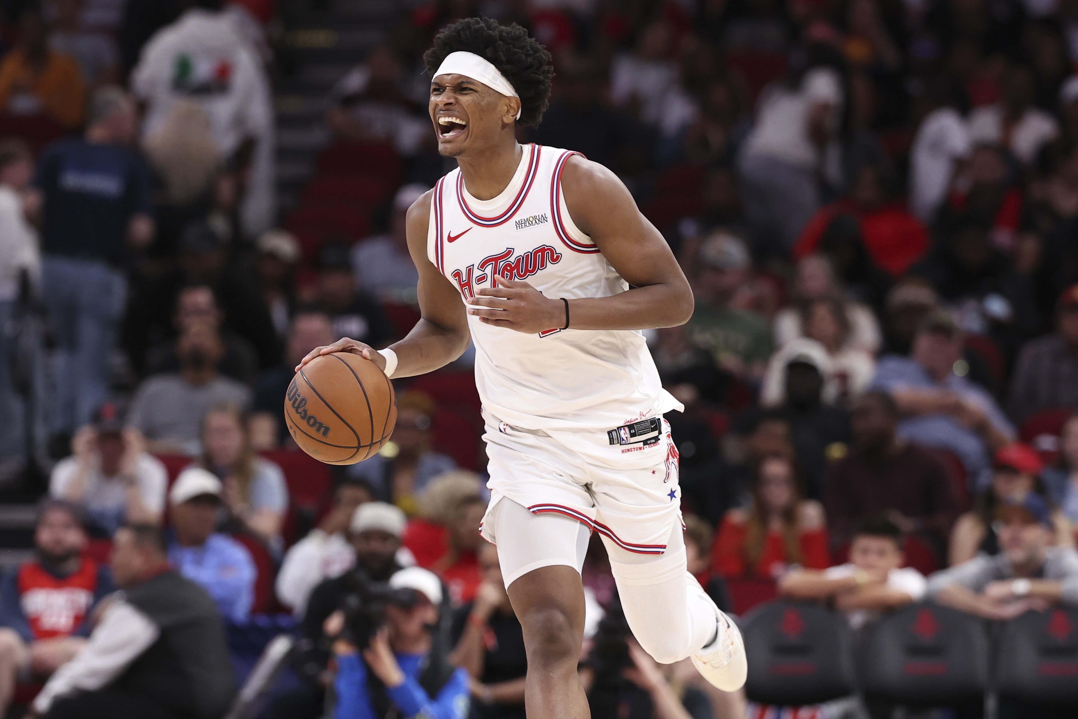 阿里纳斯炮轰火箭：运动能力碾压湖人却狂扔三分，内线无人冲击