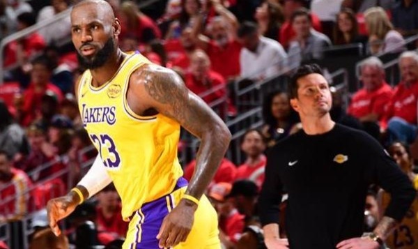 湖人3-0火箭：勒布朗绝平三分，火箭最后41秒致命失误