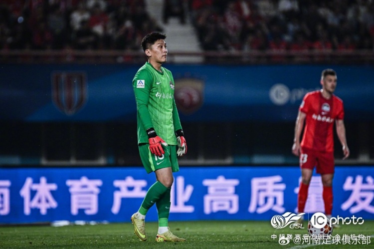 河南主场0-3完败申花 点球+两连击锁定胜局