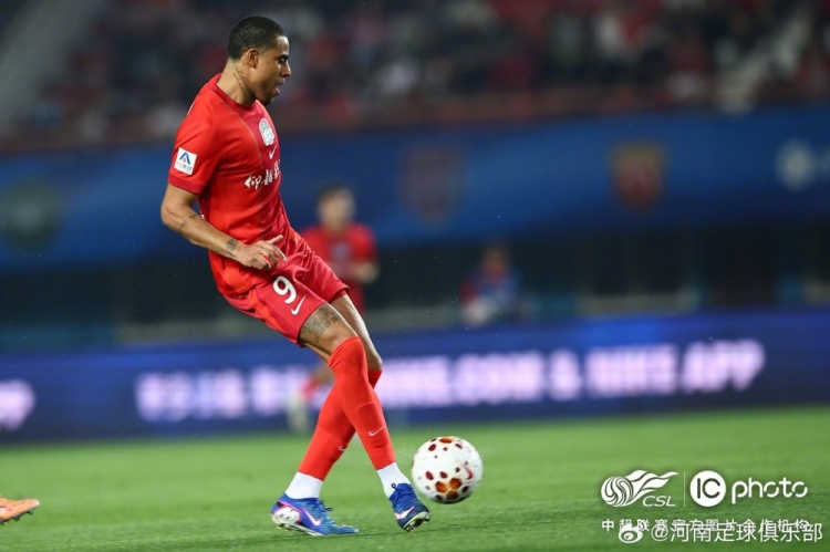 河南主场0-3完败申花 点球+两连击锁定胜局