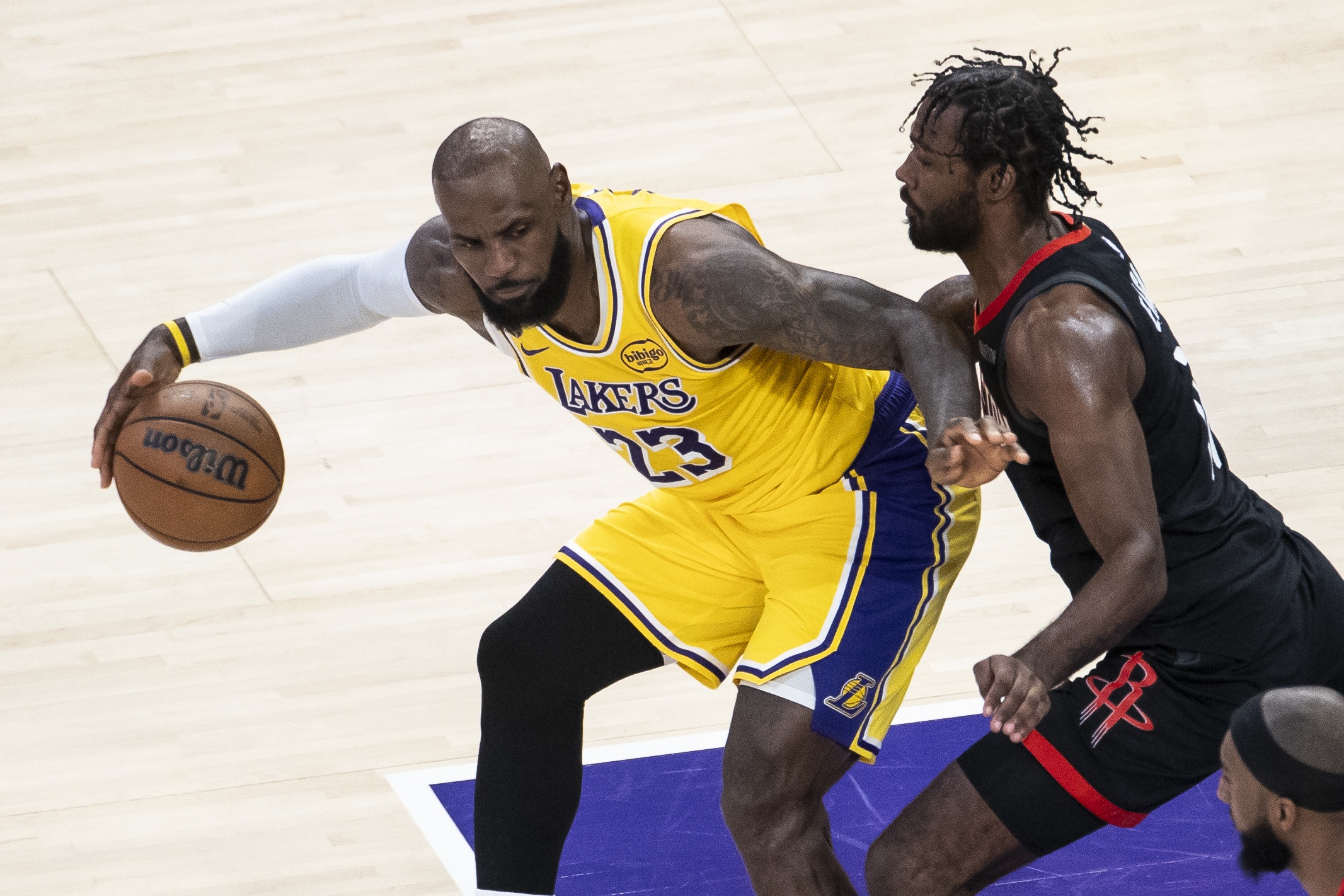 伊森锁死詹姆斯：全神贯注+身体对抗 火箭扳回一城