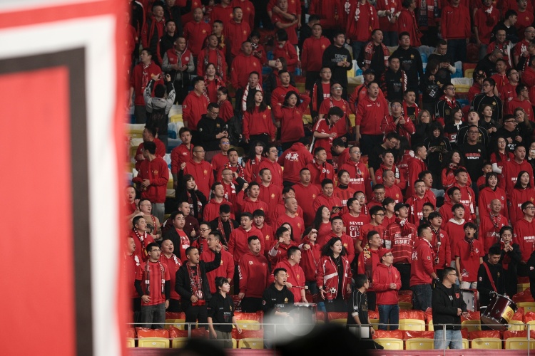 超8000蓉城远征军创纪录 申花五一主场设四看台待客