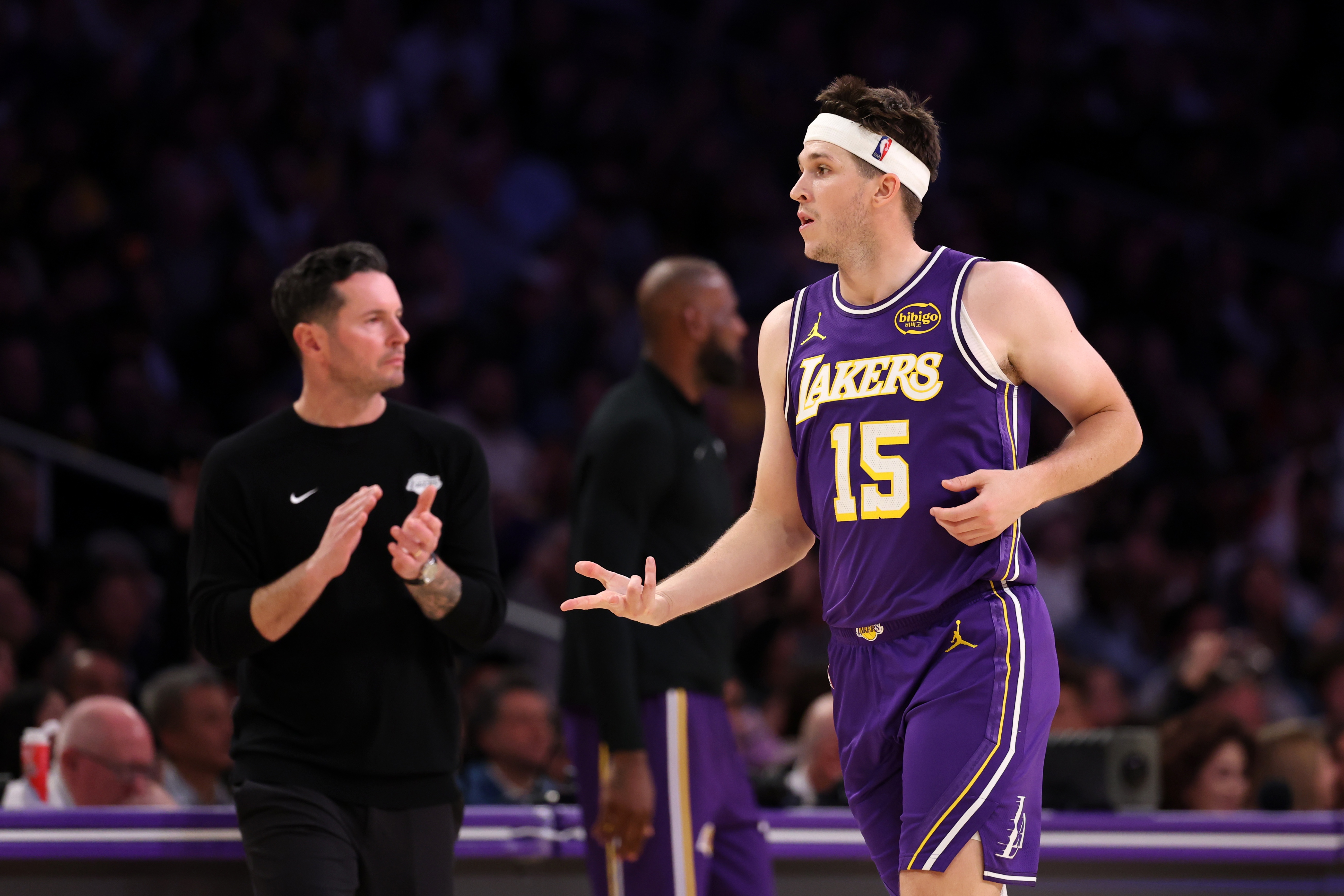 雷迪克：里夫斯每场带来的竞争强度 球队已不缺这个