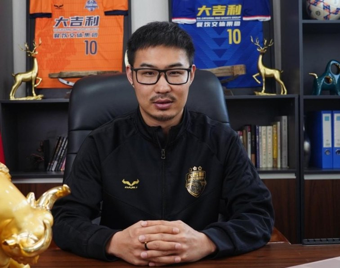 从后厨小工到中超赞助商：前国安球员王栋的创业弯刀