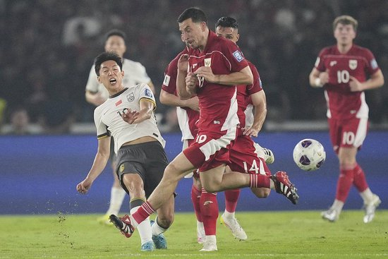 争议点球致败，国足客场0-1印尼提前一轮出局