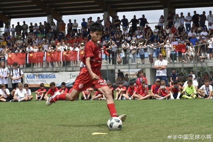 中国足球小将2014队点球擒埃弗顿 捧得SIGISMONDI杯 中国足球小将2014队点球擒埃弗顿 捧得SIGISMONDI杯